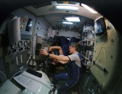 MS Lucid places samples in the TEHOF aboard the Spektr module