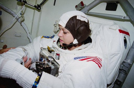 Extravehicular Activity suitup procedures during STS-80 mission
