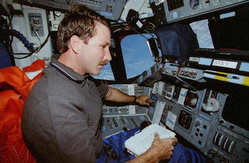 Rominger conducts a burn from the commander's forward flight deck station