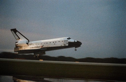 STS-80 Columbia, OV-102, lands at KSC's Shuttle Landing Facility