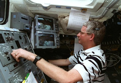 Flight deck activity during EVA