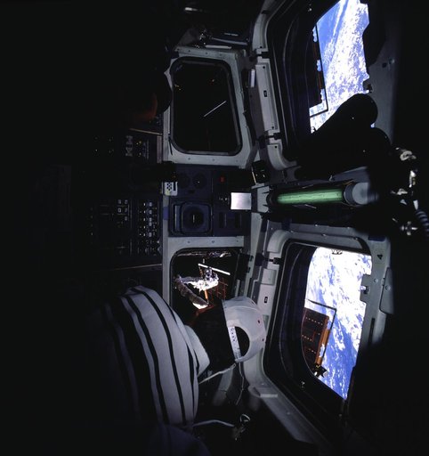 Flight deck activity during EVA 5 on Flight Day 8