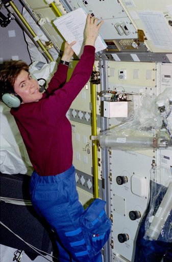 LIF - Payload commander Voss in front of experiment rack