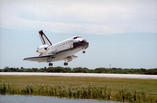 STS-83 landing views