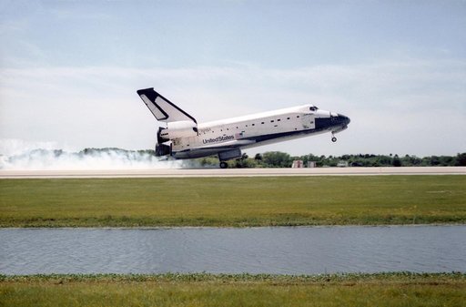 STS-83 landing views
