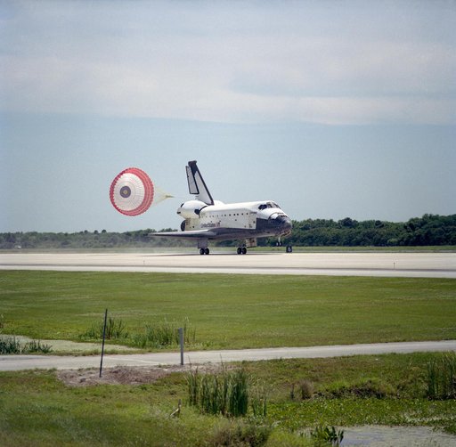 STS-83 landing views