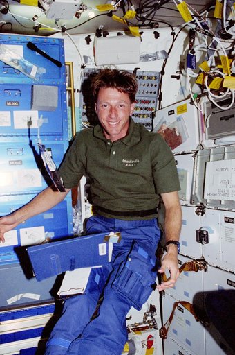 Crewmember activity in the shuttle middeck and flight deck