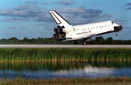 Various views of the STS-86 orbiter Atlantis landing at KSC