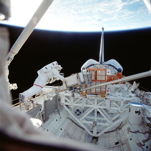 Large ORU/ Crane evaluations conducted during first EVA of STS-87 (DTO 671)