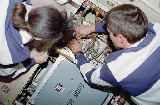 Krikalev and Currie perform an IFM on a battery recharger in the FGB/Zarya