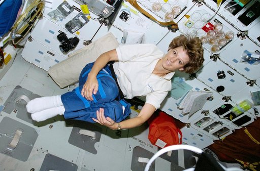 STS-93 Commander Collins demonstrates her weightlessness on the middeck