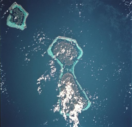 Earth observations of Bora-Bora's coral reefs taken during STS-93 mission