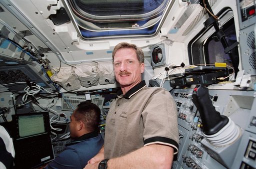 MS Tanner and MS Noriega work on the aft flight deck during STS-97