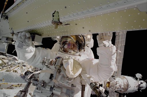 MS Noriega works on the P6 Solar Array during the third EVA of STS-97