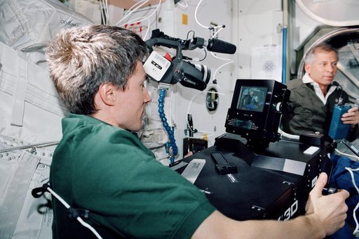 STS-98 and Expedition One crew prepare to open U.S. Lab hatch