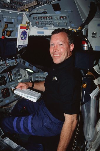 STS-99 Pilot Dominic Gorie works on OV-105's flight deck