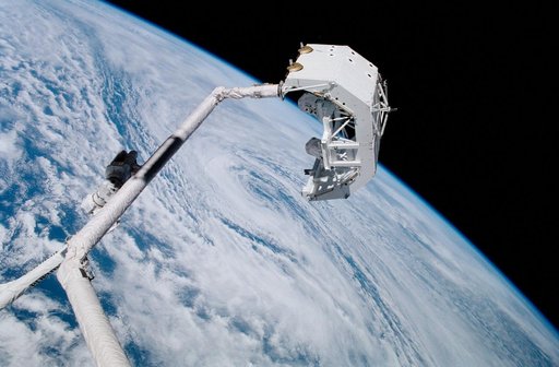 View of the "handshake" between Endeavour's RMS and the SSRMS during STS-100
