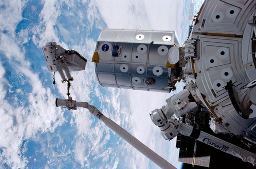 MS Parazynski transfers the DCSU during the second EVA of STS-100