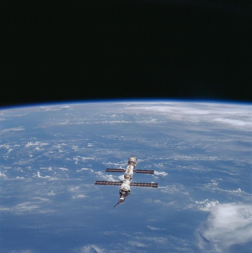Views of the ISS taken from Atlantis during STS-106