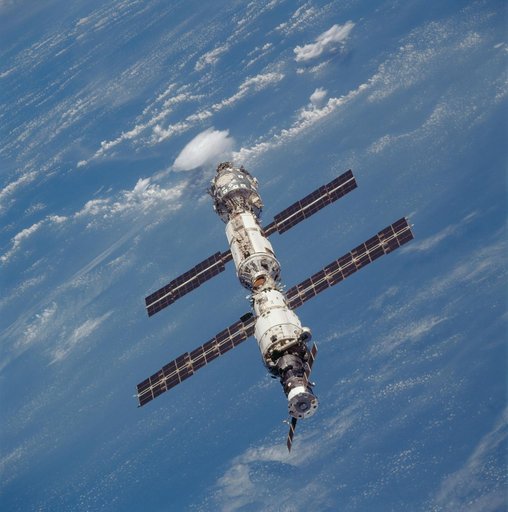 Views of the ISS taken from Atlantis during STS-106