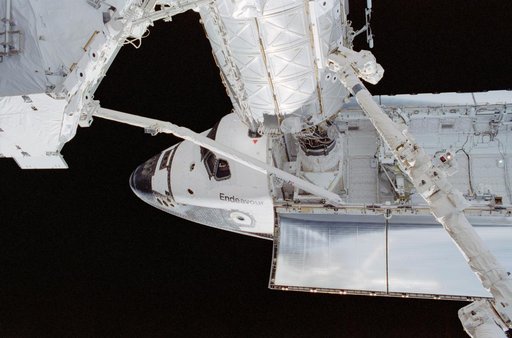 Endeavour,PMA2,SSRMS,RMS,and S0 truss photographed during STS-111 UF-2 EVA 1