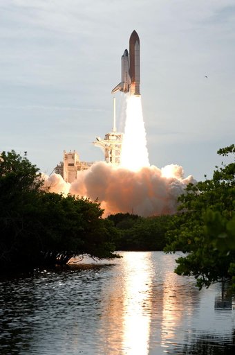 sts127-s-031