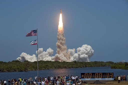 sts132-s-010