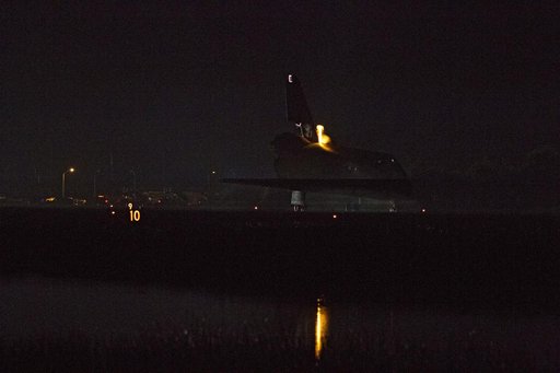 Final Landing of the Space Shuttle Endeavour / STS-134 Mission