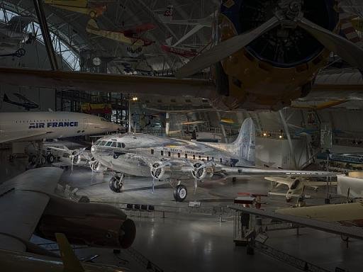 Boeing 307 Stratoliner "Clipper Flying Cloud"