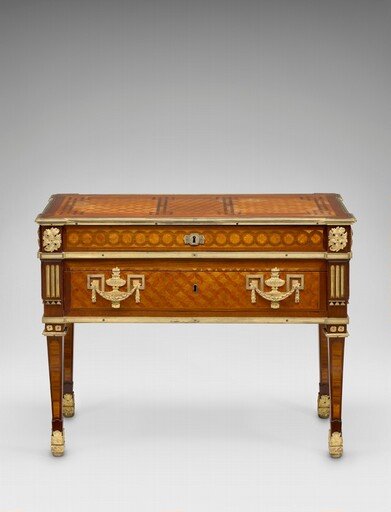 Writing Table with Mechanical Fittings (table à transformation)