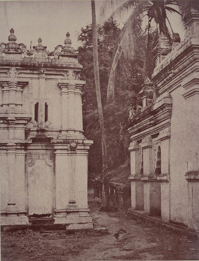 Amerapoora: View amongst the Pagodas near the Statue