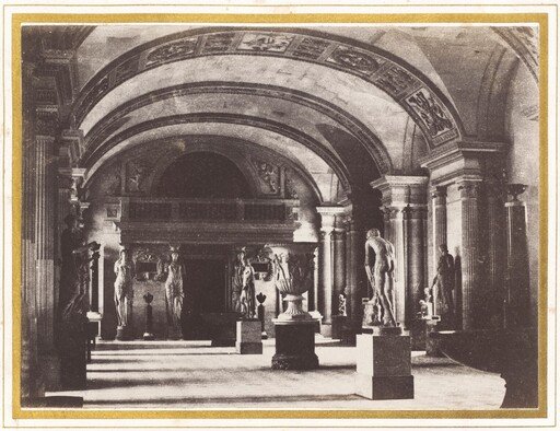 Salle des Cariatides, au Musée du Louvre
