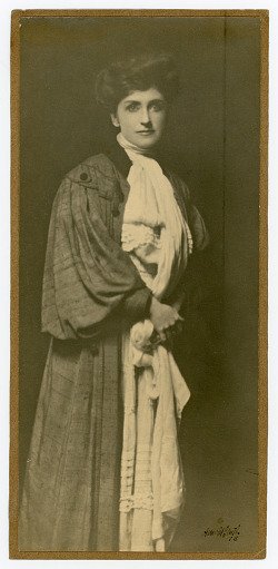 photograph, Minnie Fiske as Cynthia Karslake in "The New York Idea"