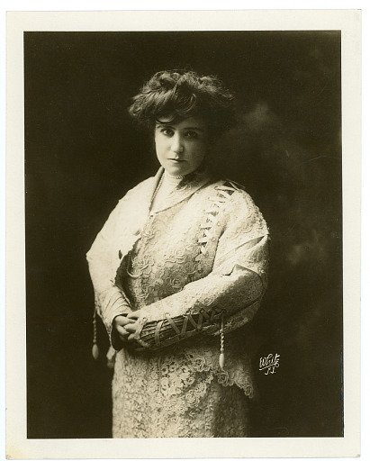 photograph of Minnie Fiske "Hedda Gabler"?