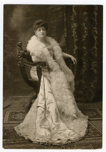 photograph of Minnie Fiske in "Miranda of the Balcony"
