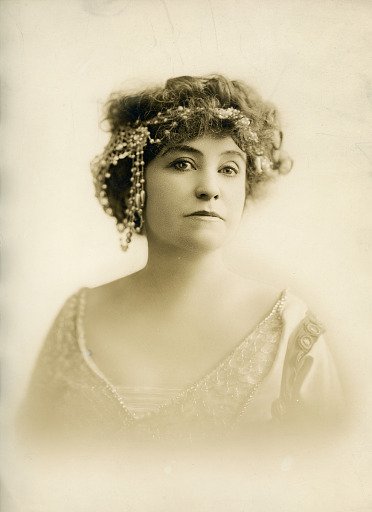 photograph Minnie Fiske in "Lady Patricia"