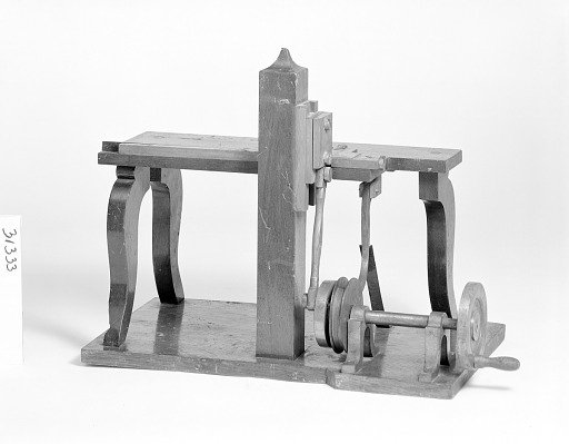Patent Model of aType-Cutting Machine