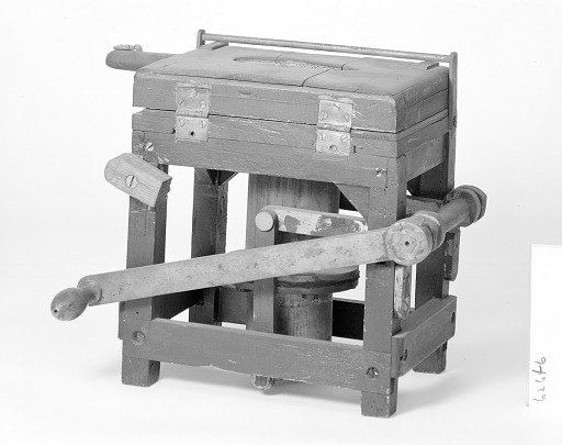 Patent Model of a Printing Press for Uneven Surfaces