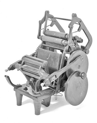 Platen printing press