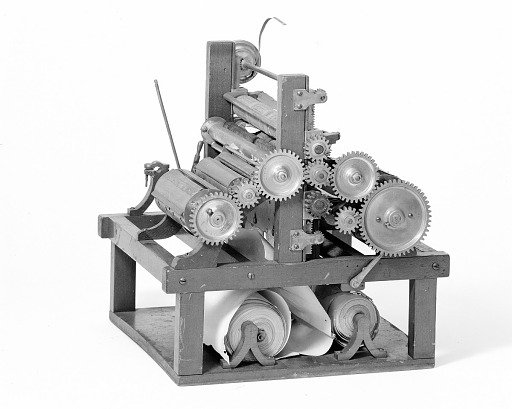 Patent model for a web perfecting rotary press