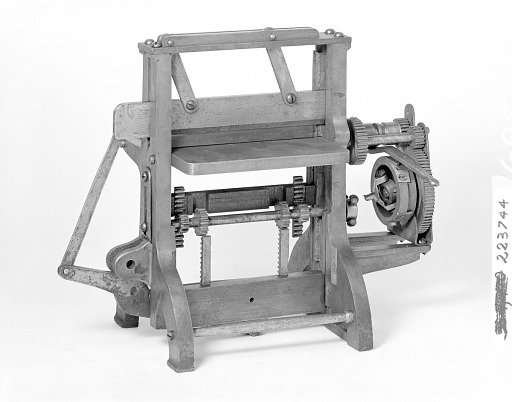 Patent Model of a Paper-cutting Machine