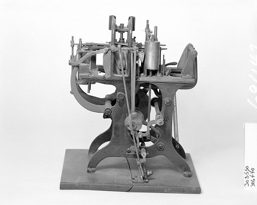 Printing press and sheet-fed apparatus