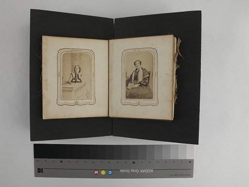 page, carte-de-visite album