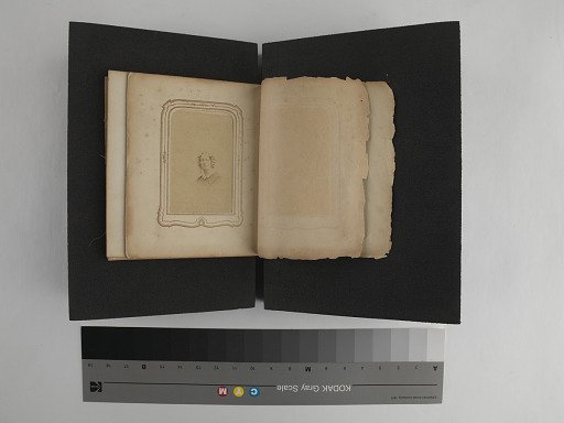 page, carte-de-visite album