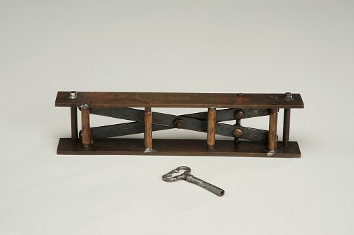 Patent model for loose leaf binder