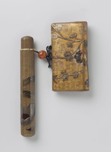 Pipe holder 'Chestnuts' with a gold-leather tobacco pouch