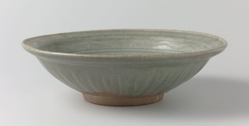 Ribbed saucer-dish with an incised decoration