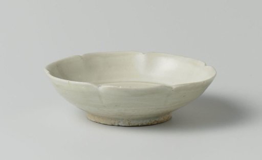 Bowl with six-lobed side