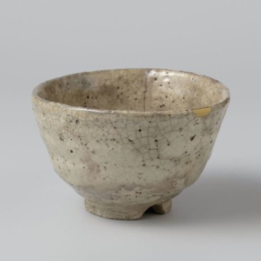 Tea bowl with a grey glaze