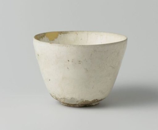 Bowl with three spur marks and a gold lacquer repair